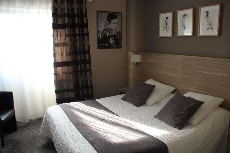 Brit Hotel Le Cygne Saint-Hilaire-du-Harcouët Oda fotoğraf