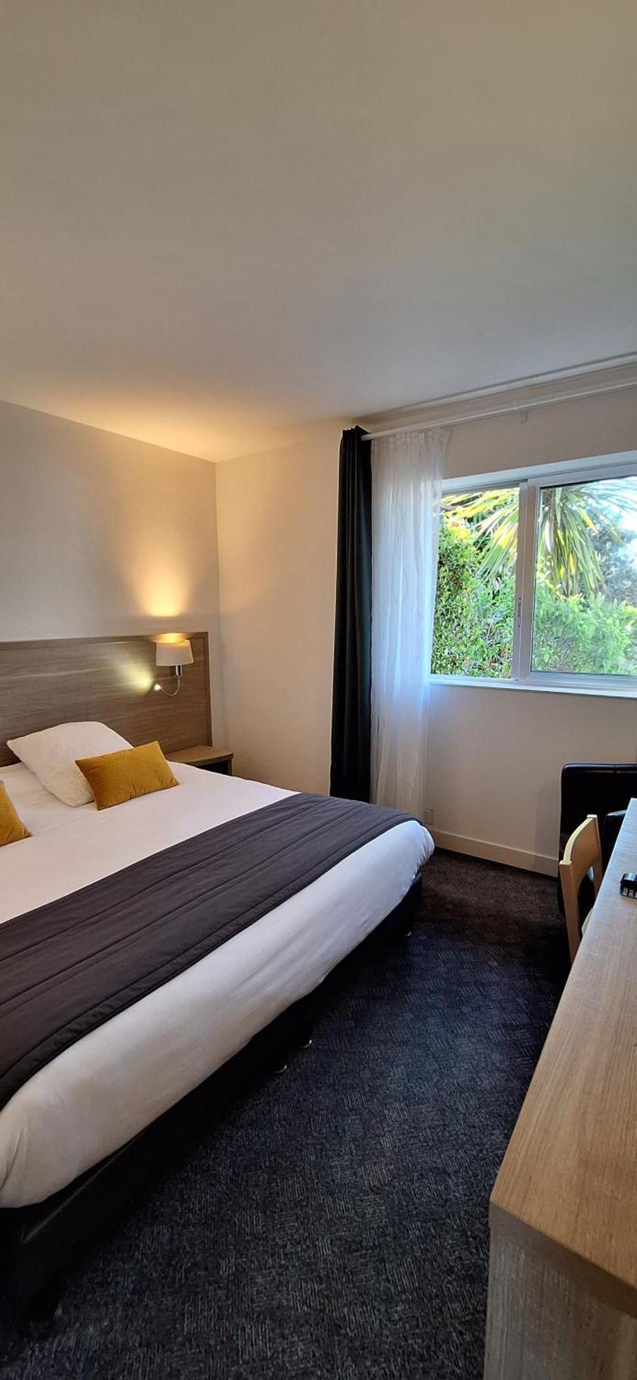 Brit Hotel Le Cygne Saint-Hilaire-du-Harcouët Dış mekan fotoğraf