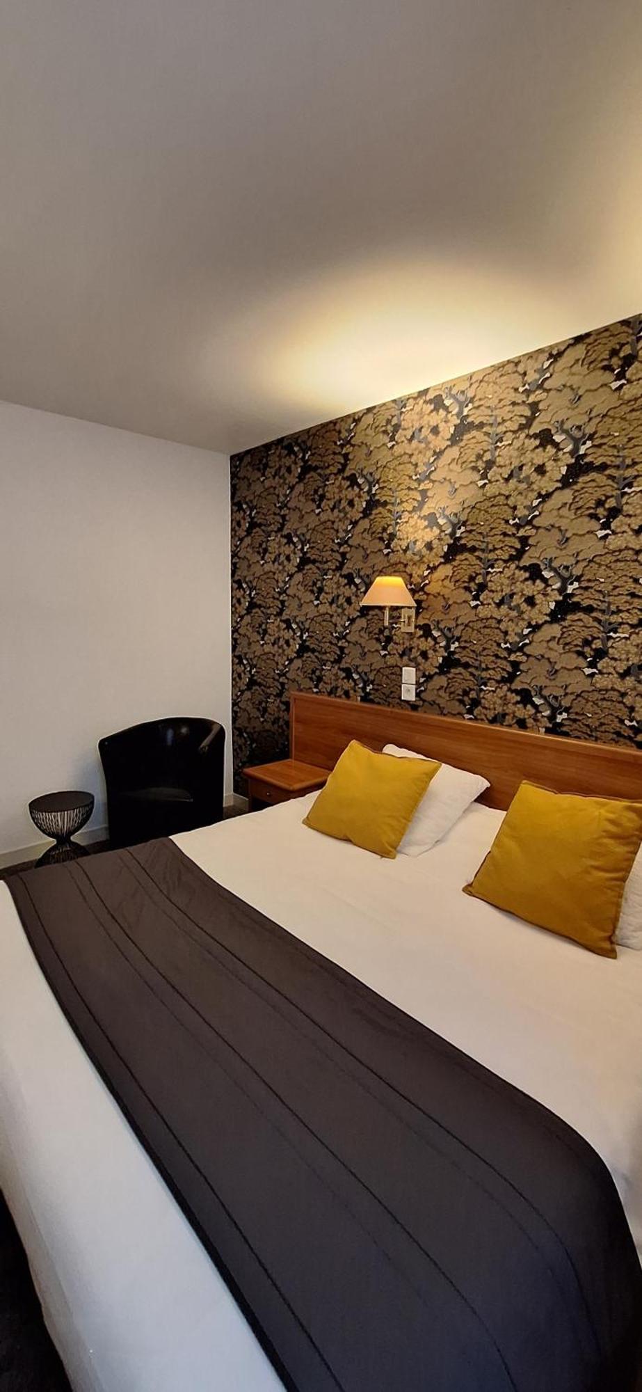 Brit Hotel Le Cygne Saint-Hilaire-du-Harcouët Dış mekan fotoğraf