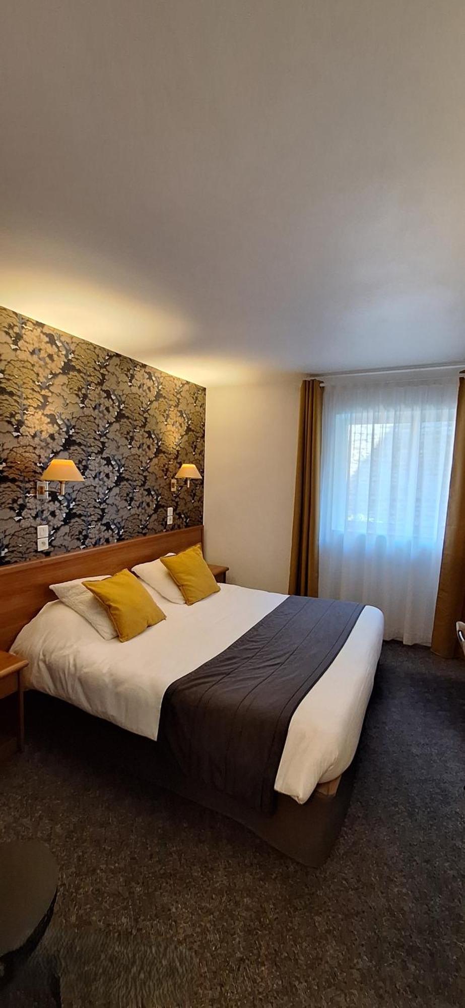 Brit Hotel Le Cygne Saint-Hilaire-du-Harcouët Dış mekan fotoğraf