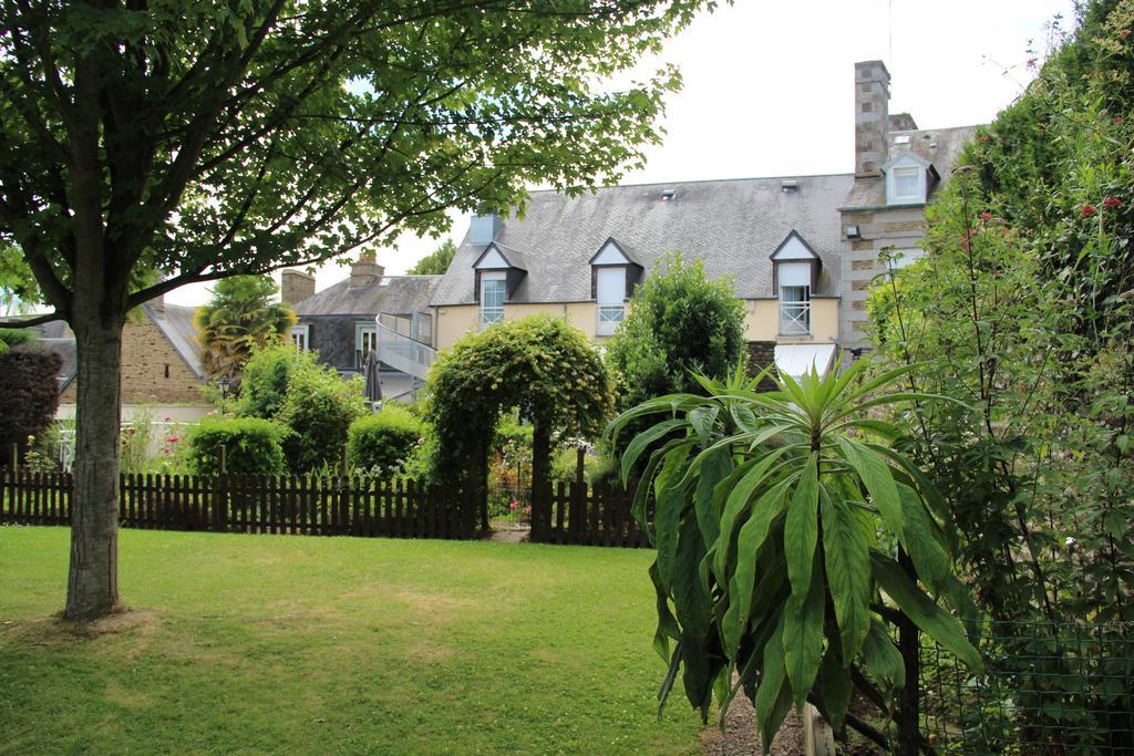 Brit Hotel Le Cygne Saint-Hilaire-du-Harcouët Dış mekan fotoğraf